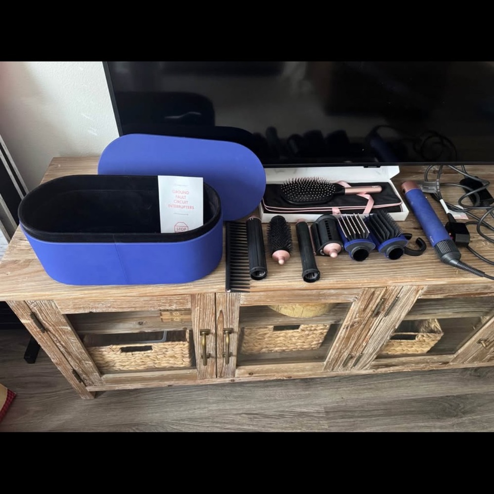 Dyson hair wrap only used a few times.